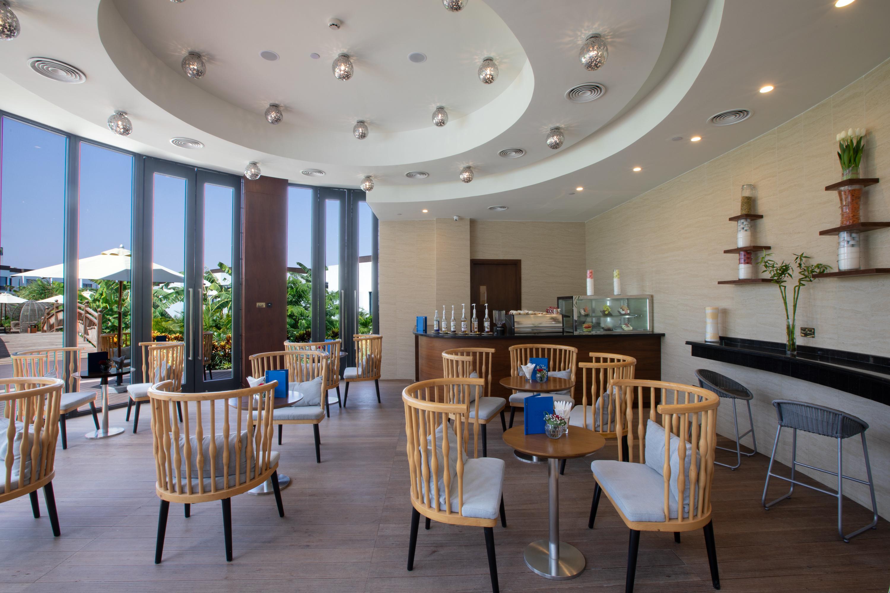 Millennium Resort Салала Экстерьер фото The Sky Bar