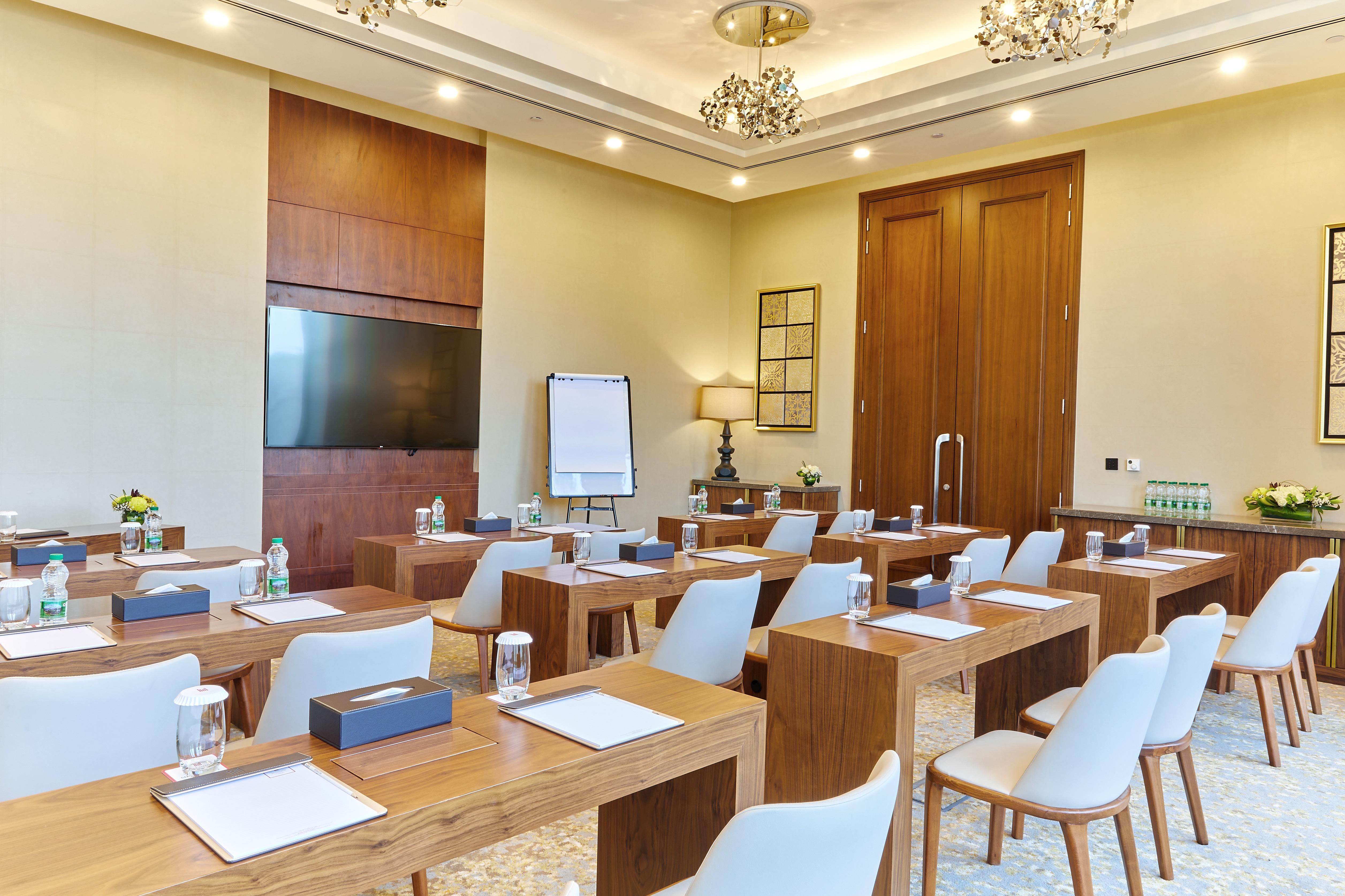 Millennium Resort Салала Экстерьер фото Meeting room at the hotel