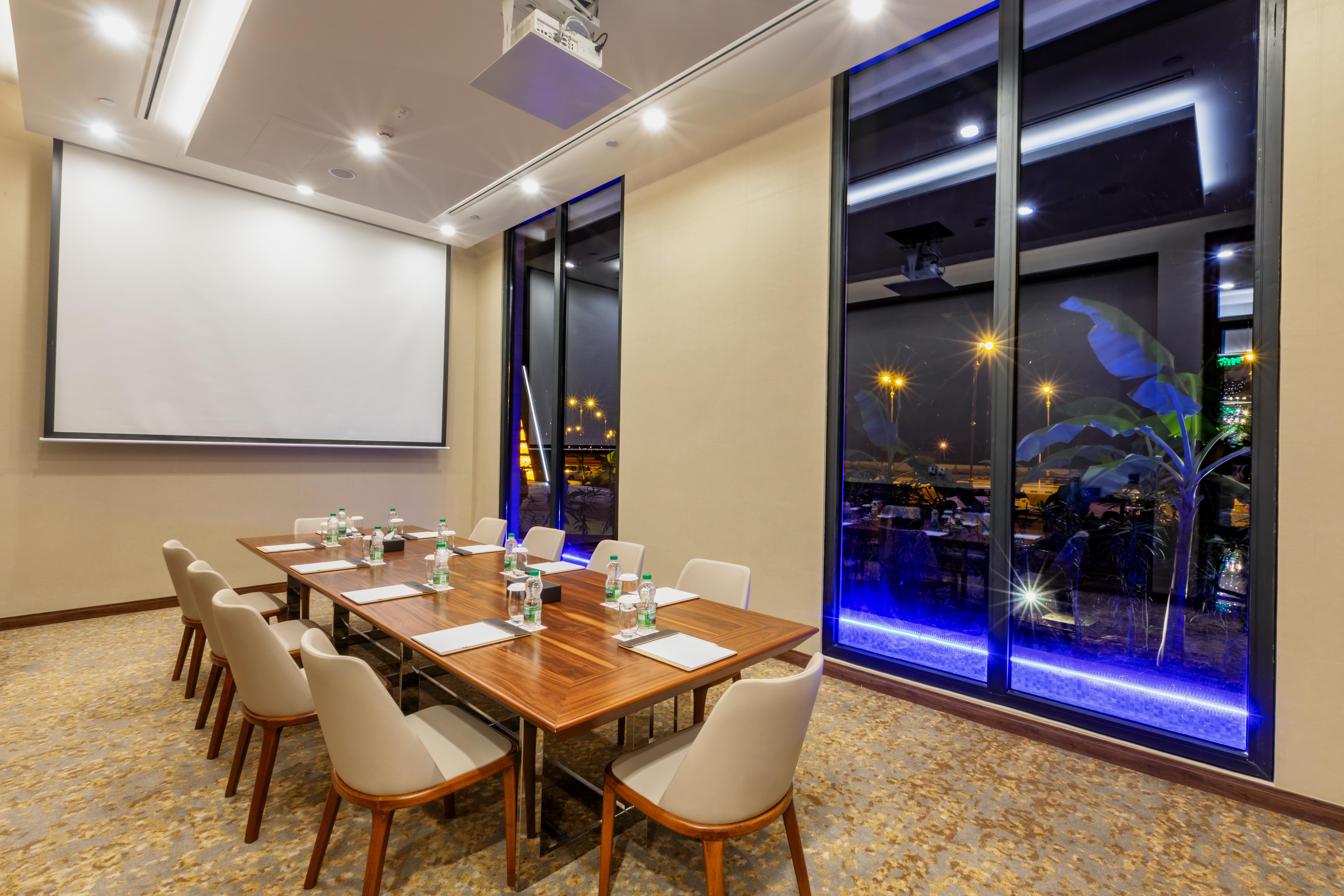 Millennium Resort Салала Экстерьер фото Meeting room