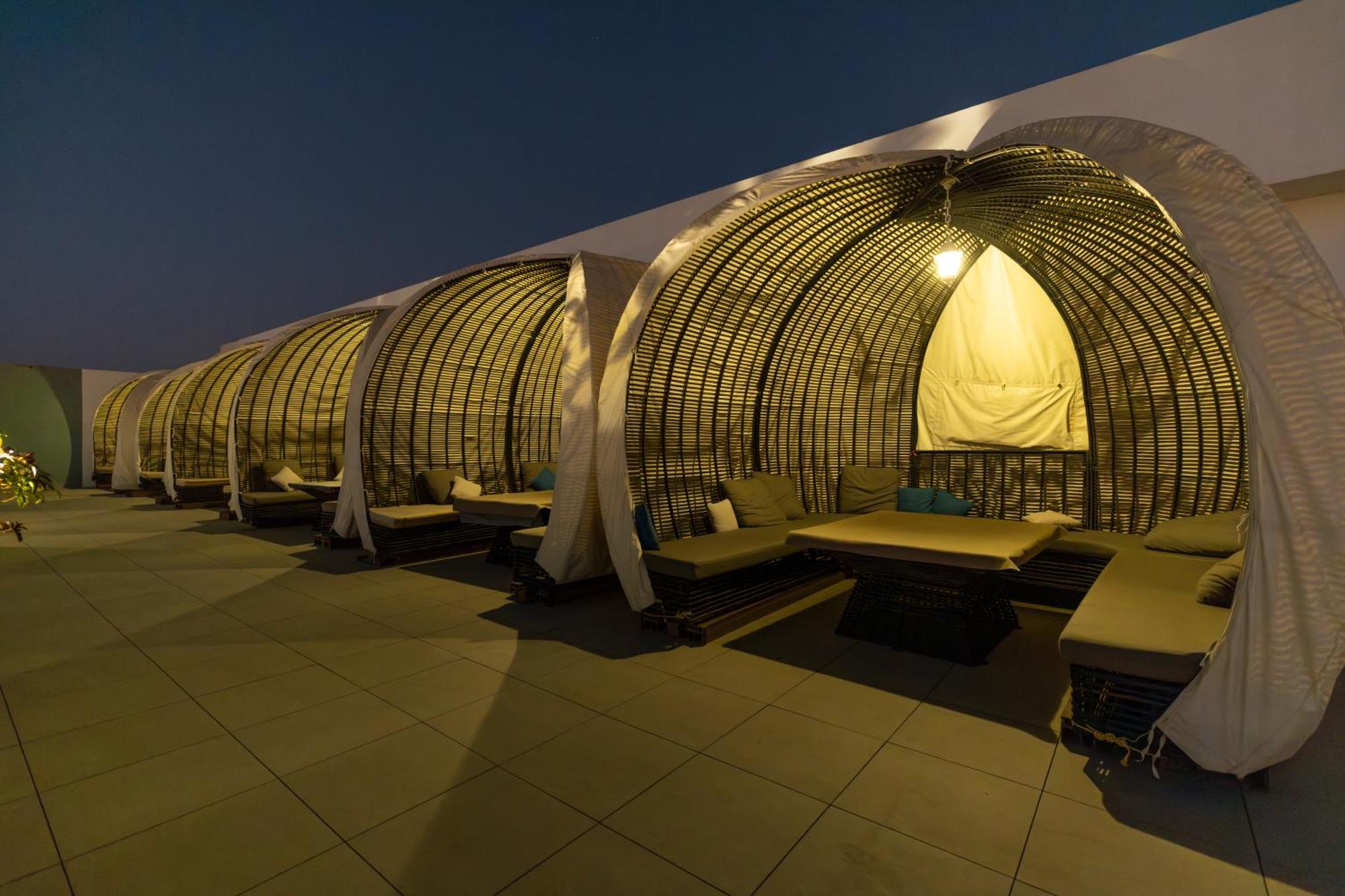 Millennium Resort Салала Экстерьер фото The Sky Bar