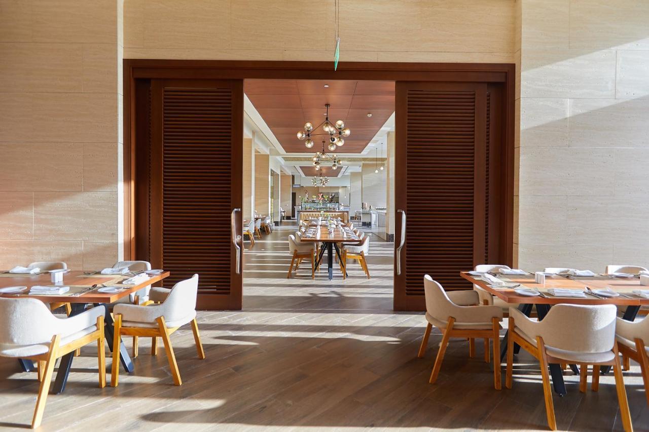 Millennium Resort Салала Экстерьер фото The restaurant