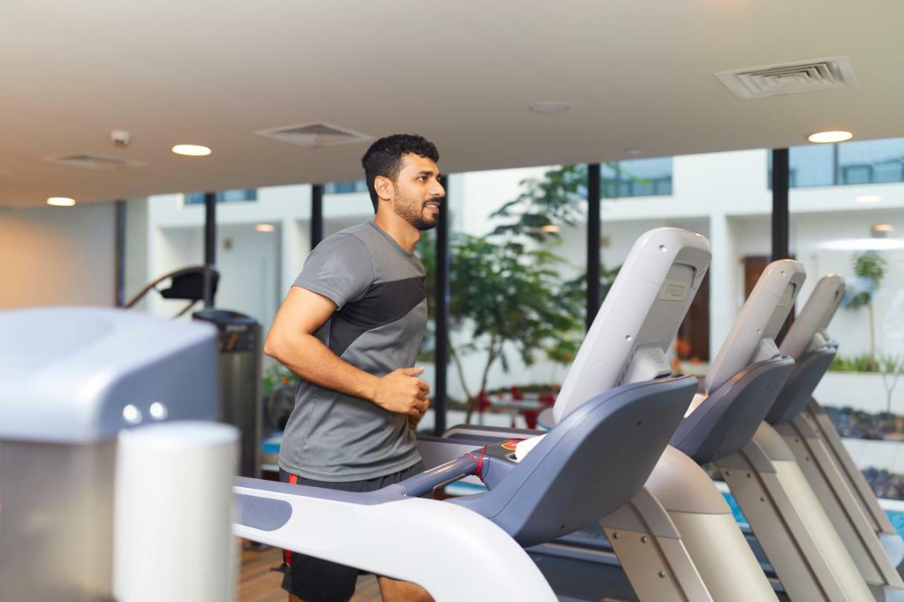 Millennium Resort Салала Экстерьер фото A man exercising on a treadmill
