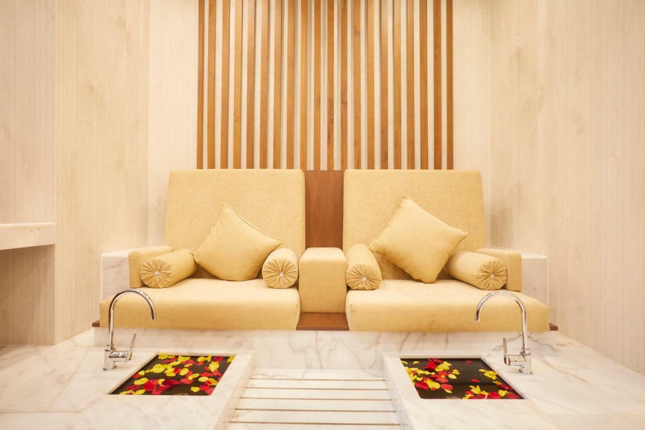 Millennium Resort Салала Экстерьер фото A foot bath