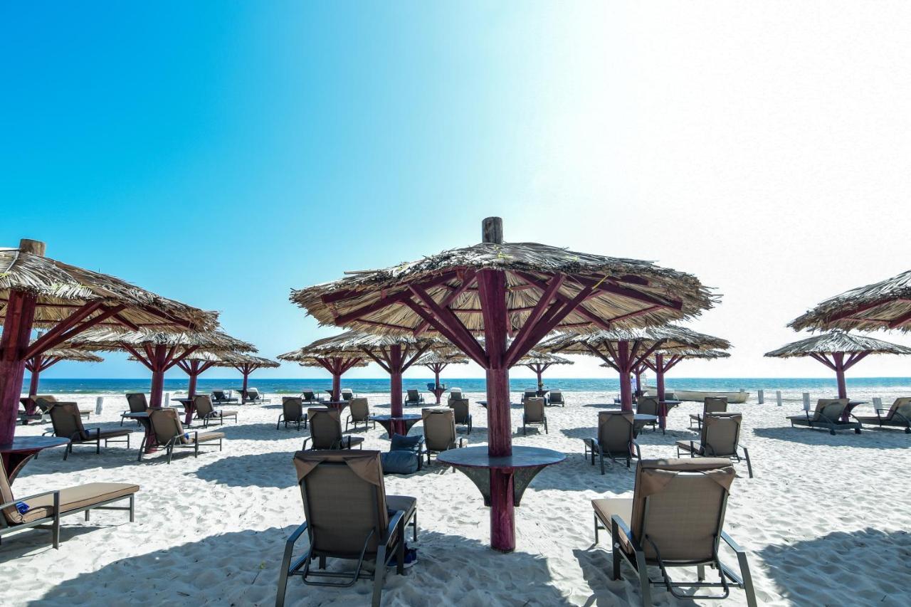 Millennium Resort Салала Экстерьер фото The beach at the Sheraton Jumeirah Hotel